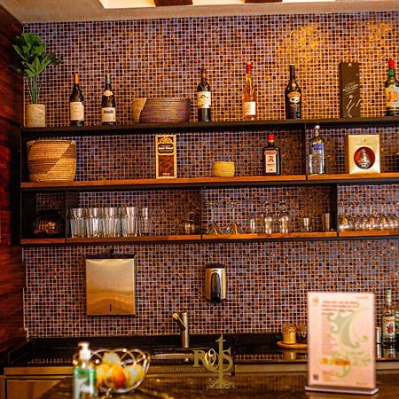 Roots Hotel Apartments Abidjan Ngoại thất bức ảnh