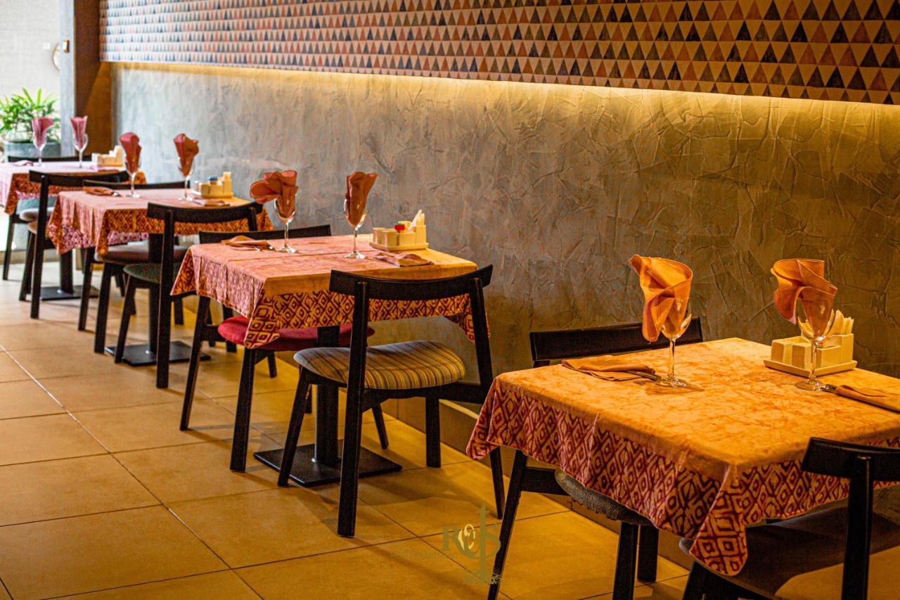 Roots Hotel Apartments Abidjan Ngoại thất bức ảnh
