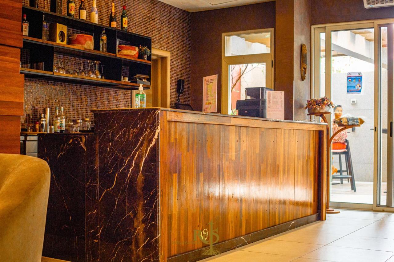 Roots Hotel Apartments Abidjan Ngoại thất bức ảnh