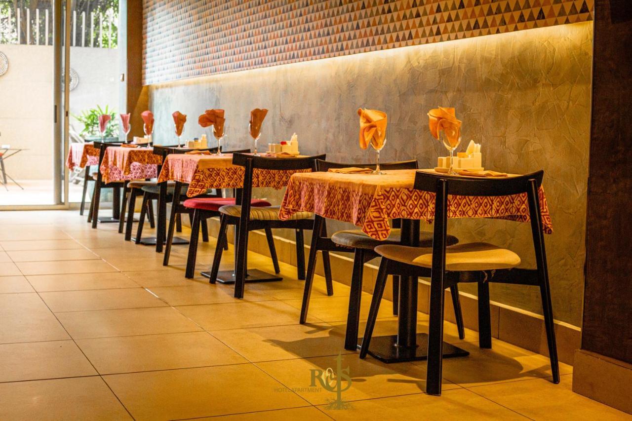 Roots Hotel Apartments Abidjan Ngoại thất bức ảnh