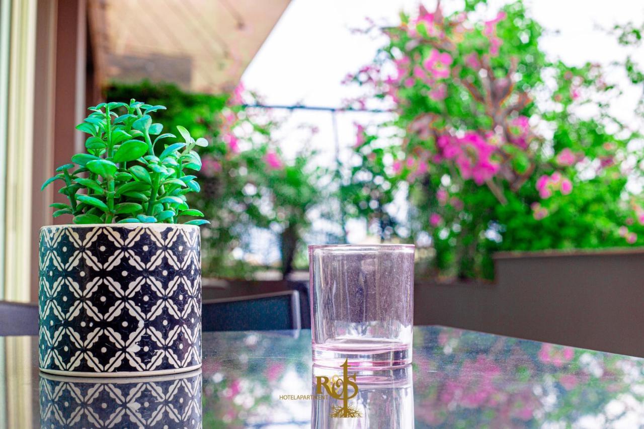 Roots Hotel Apartments Abidjan Ngoại thất bức ảnh