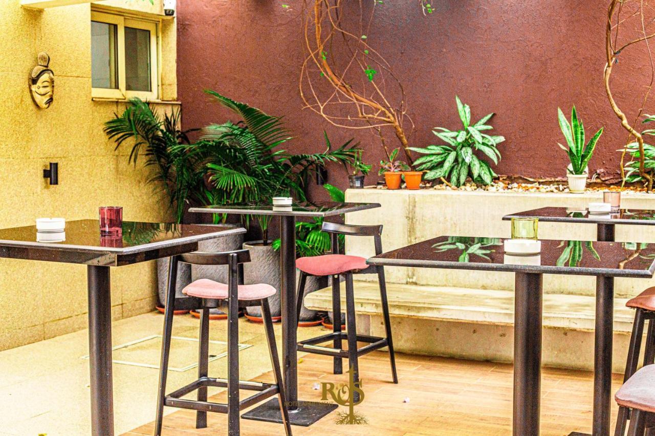 Roots Hotel Apartments Abidjan Ngoại thất bức ảnh