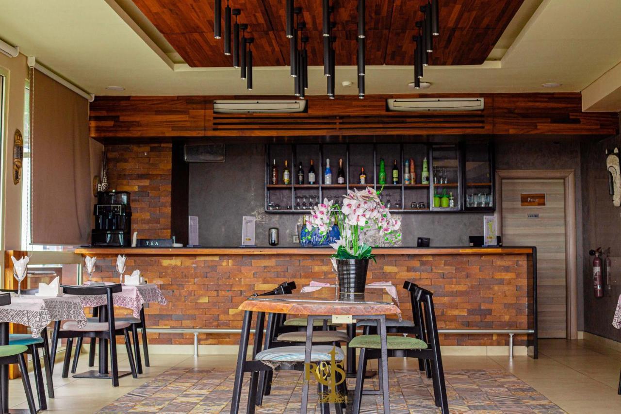 Roots Hotel Apartments Abidjan Ngoại thất bức ảnh