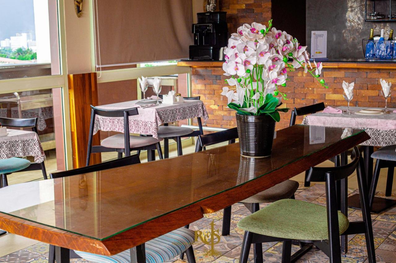 Roots Hotel Apartments Abidjan Ngoại thất bức ảnh