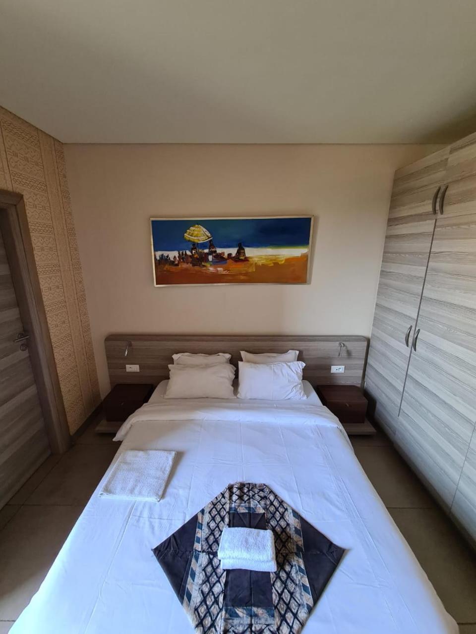 Roots Hotel Apartments Abidjan Ngoại thất bức ảnh