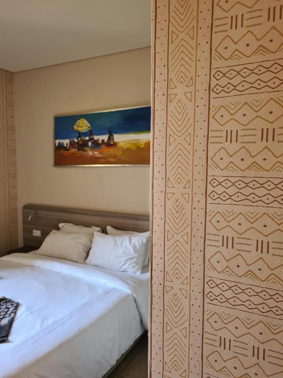 Roots Hotel Apartments Abidjan Ngoại thất bức ảnh