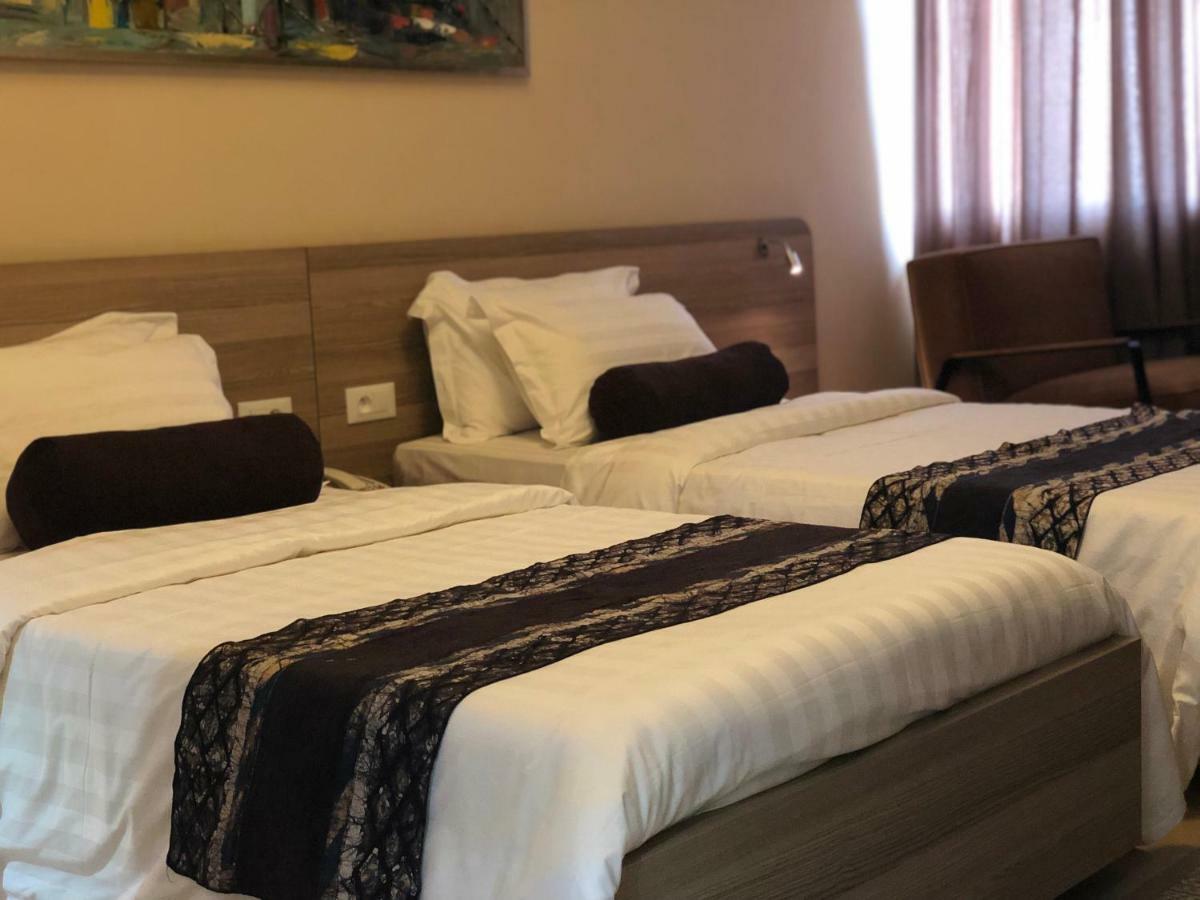 Roots Hotel Apartments Abidjan Ngoại thất bức ảnh