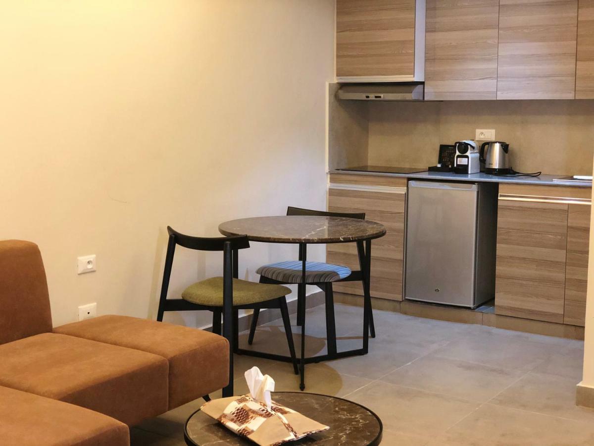Roots Hotel Apartments Abidjan Ngoại thất bức ảnh