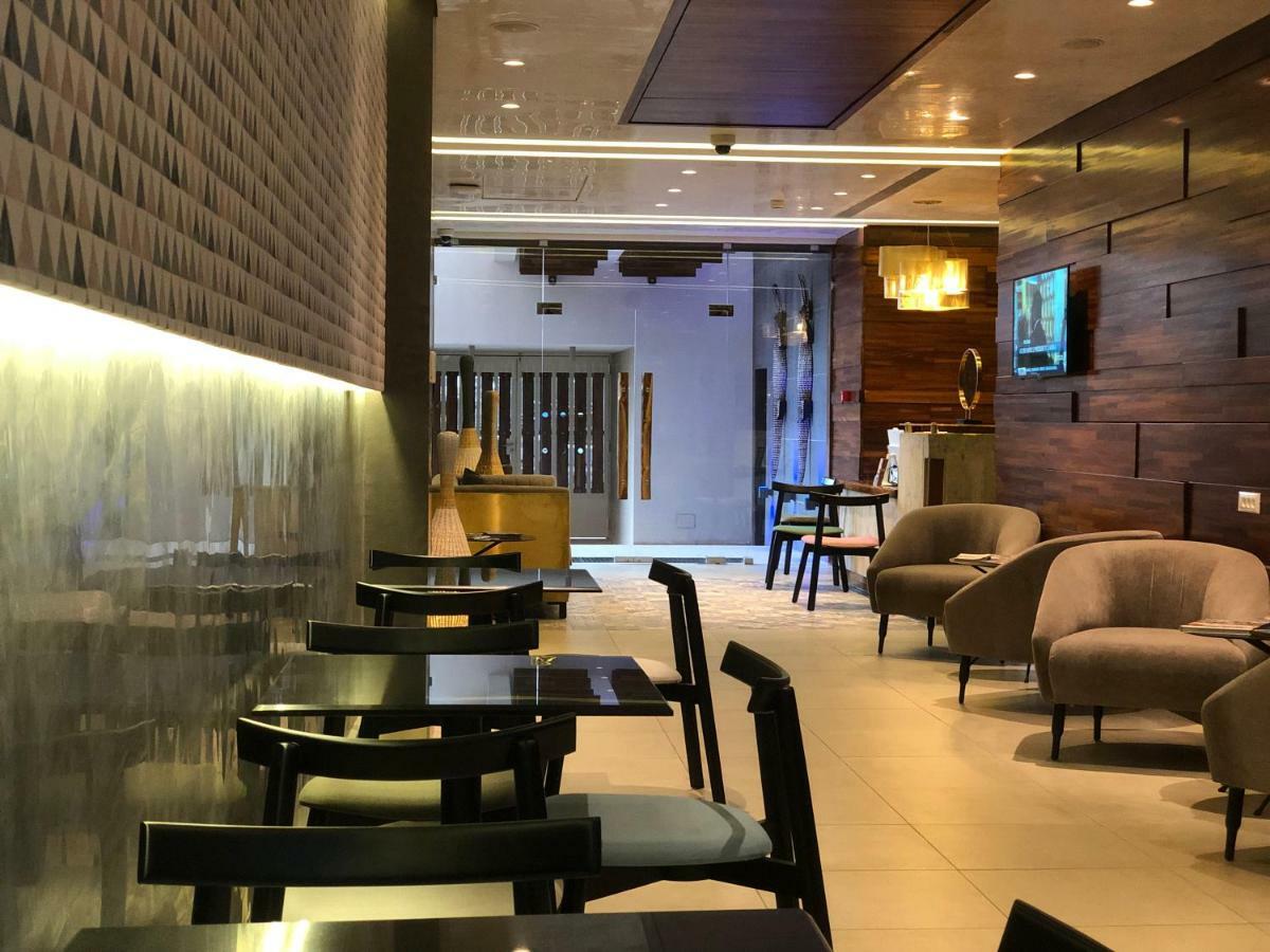 Roots Hotel Apartments Abidjan Ngoại thất bức ảnh