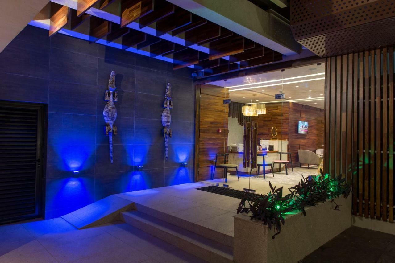 Roots Hotel Apartments Abidjan Ngoại thất bức ảnh