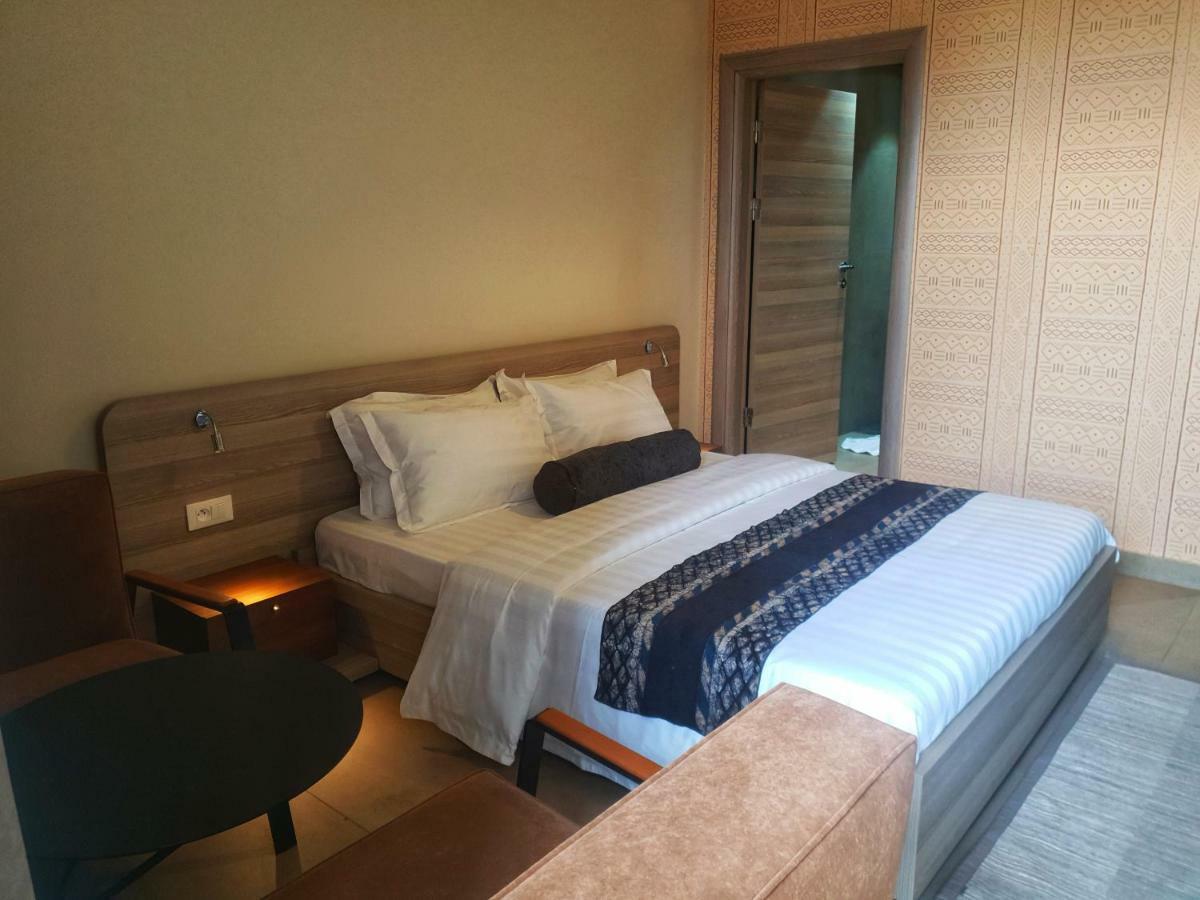 Roots Hotel Apartments Abidjan Ngoại thất bức ảnh
