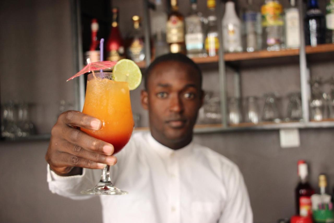 Roots Hotel Apartments Abidjan Ngoại thất bức ảnh